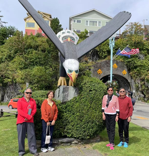 我们两家在Ketchikan.jpg